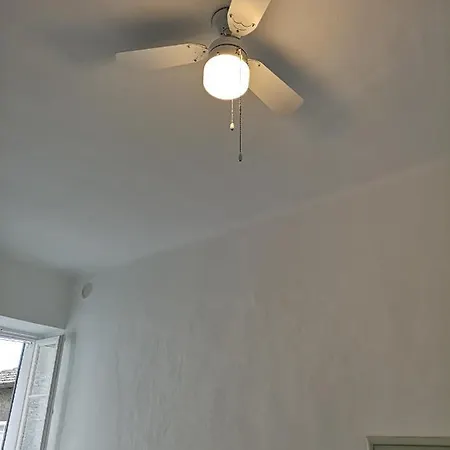 דירה The Cozy Studio Flat לזה